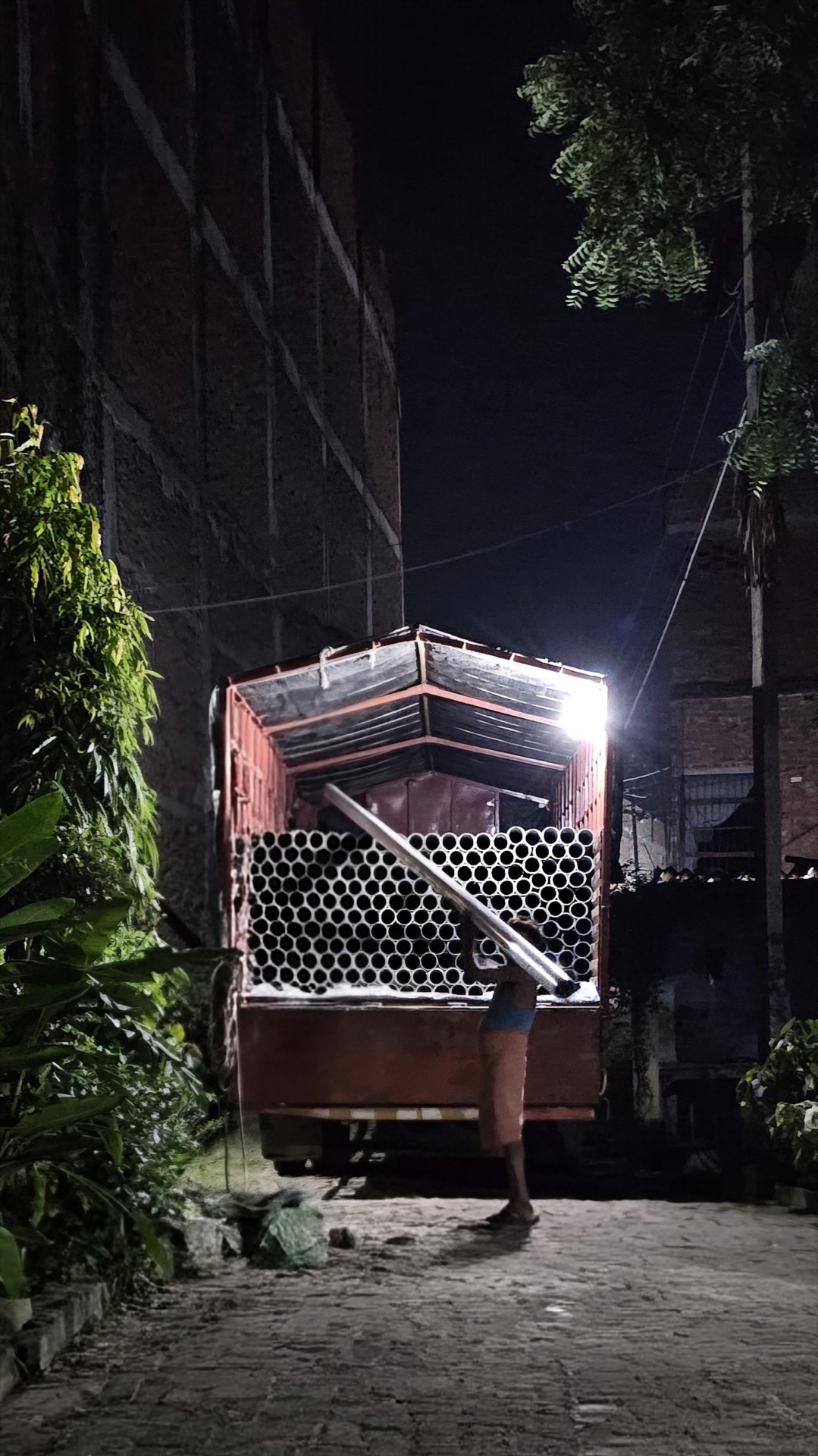 Loading pipes for an evening dispatch
