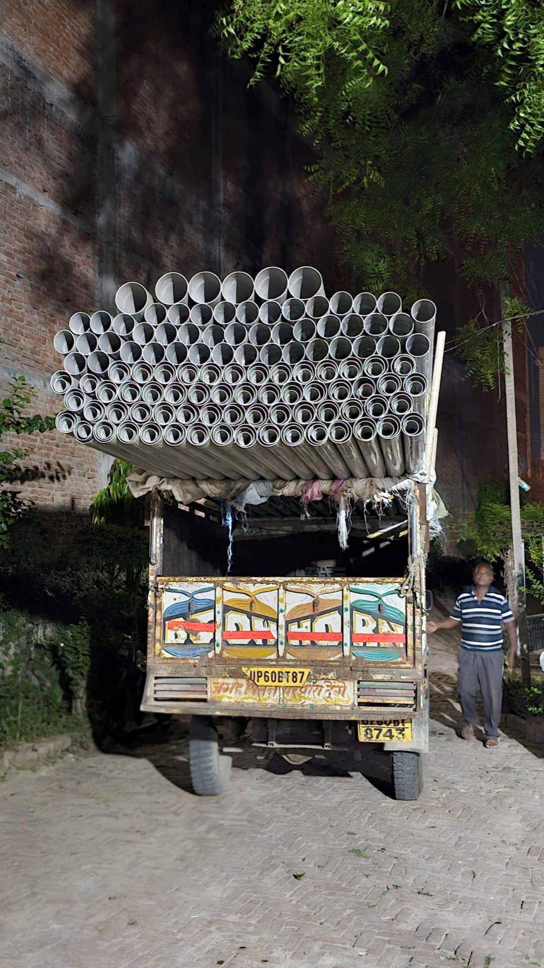 Team loading pipes for dispatch